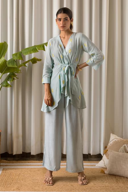 Kapraaaha Blue Top Muslin Embroidered Thread V Neck Floral Tie-up And Pant Set at Aza Fashions Kapraaaha_Blue Top Muslin Embroidered Thread V Neck Floral Tie-up And Pant Set_at_Aza_Fashions