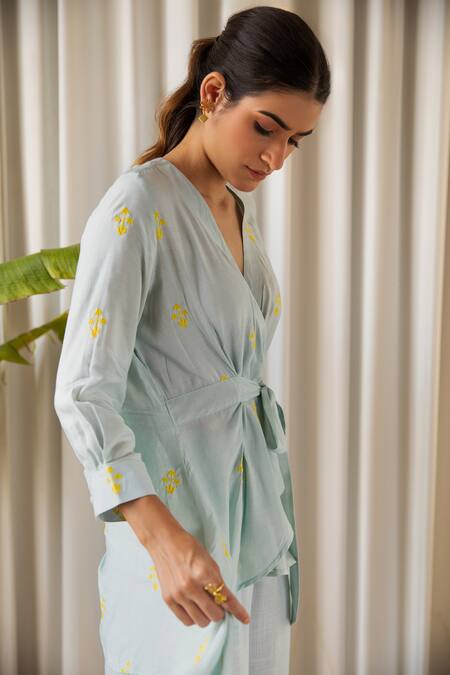 Shop Kapraaaha Blue Top Muslin Embroidered Thread V Neck Floral Tie-up And Pant Set Shop_Kapraaaha_Blue Top Muslin Embroidered Thread V Neck Floral Tie-up And Pant Set