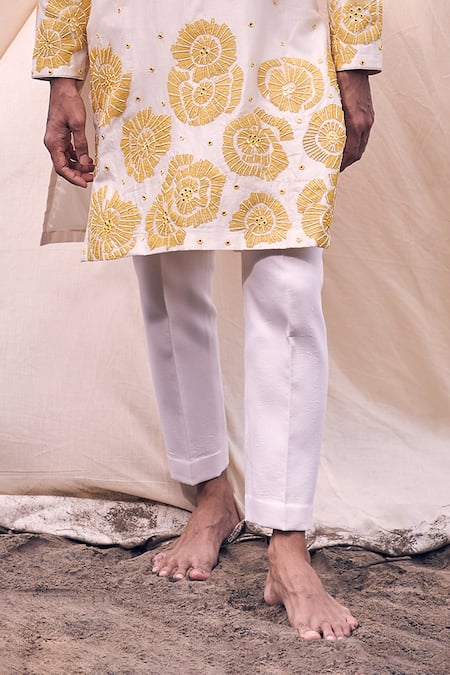 Buy_Kaaj Button X AZA_Ivory Chanderi Silk, Cotton Embroidery Floral Applique Kurta Set 