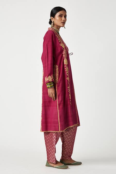 Payal Pratap Fuchsia Maheshwari, Brocade Embroidery V-neck Akilah Kurta With Salwar Online at Aza Fashions Payal Pratap_Fuchsia Maheshwari, Brocade Embroidery V-neck Akilah Kurta With Salwar _Online_at_Aza_Fashions