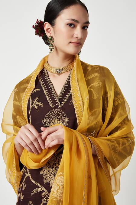 Shop Payal Pratap Brown Organza, Brocade, Embroidery V-neck Aabidah Kurta Set Shop_Payal Pratap_Brown Organza, Brocade, Embroidery V-neck Aabidah Kurta Set
