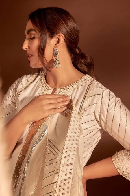 Buy Sheetal Batra White Kurta And Garara Chanderi Dupatta Organza Round Eliza Set Buy_Sheetal Batra_White Kurta And Garara Chanderi Dupatta Organza Round Eliza Set