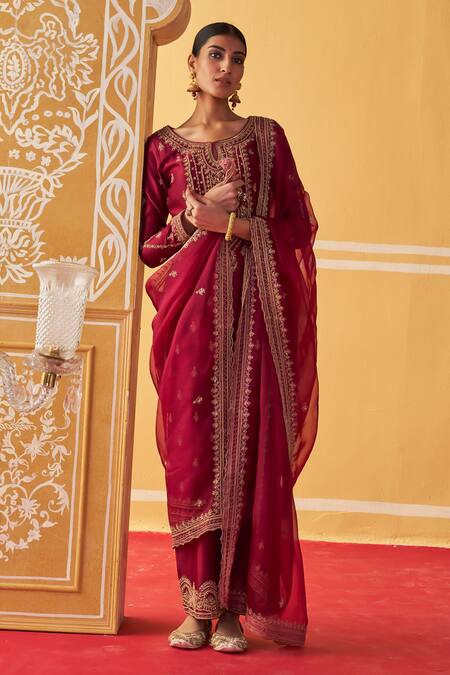 Jigar Mali Wine Chanderi, Organza Embroidery Round Neck Dori Kurta Pant Set at Aza Fashions Jigar Mali_Wine Chanderi, Organza Embroidery Round Neck Dori Kurta Pant Set_at_Aza_Fashions