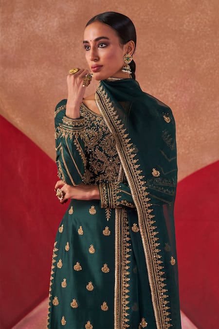 Jigar Mali_Green Chanderi, Organza Embroidery Scoop Neck Floral Butti Straight Kurta Set_at_Aza_Fashions