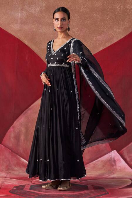 Shop Jigar Mali Black Organza, Chanderi Sequins, Beads Plunge Neck Hand Embroidered Anarkali Set Online at Aza Fashions Shop_Jigar Mali_Black Organza, Chanderi Sequins, Beads Plunge Neck Hand Embroidered Anarkali Set_Online_at_Aza_Fashions