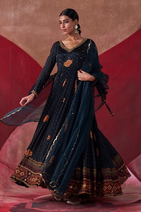 Shop Jigar Mali Green Organza, Chanderi Diamonds, Embroidery, Aari Hand Work Anarkali Set Online at Aza Fashions Shop_Jigar Mali_Green Organza, Chanderi Diamonds, Embroidery, Aari Hand Work Anarkali Set_Online_at_Aza_Fashions