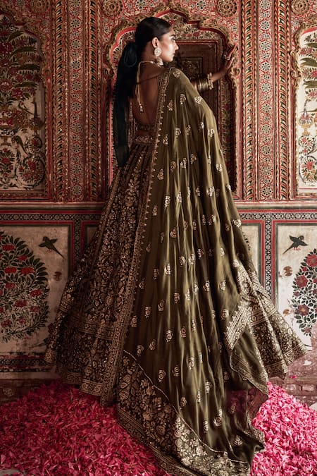 Shop Jigar Mali Green Organza, Chanderi Diamonds, Floral Dori Hand Bridal Lehenga Set at Aza Fashions Shop_Jigar Mali_Green Organza, Chanderi Diamonds, Floral Dori Hand Bridal Lehenga Set _at_Aza_Fashions