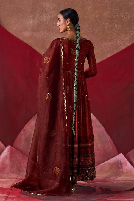 Shop Jigar Mali Maroon Organza, Chanderi Embroidery, Sequins V-neck Jamewar Printed Anarkali Set at Aza Fashions Shop_Jigar Mali_Maroon Organza, Chanderi Embroidery, Sequins V-neck Jamewar Printed Anarkali Set_at_Aza_Fashions
