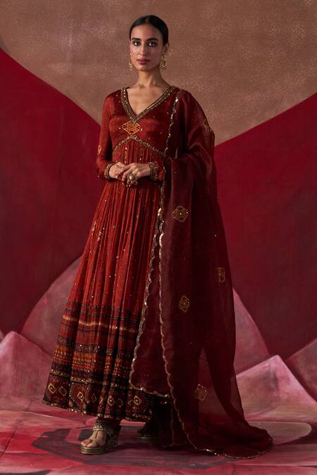 Buy Jigar Mali Maroon Organza, Chanderi Embroidery, Sequins V-neck Jamewar Printed Anarkali Set Online at Aza Fashions Buy_Jigar Mali_Maroon Organza, Chanderi Embroidery, Sequins V-neck Jamewar Printed Anarkali Set_Online_at_Aza_Fashions