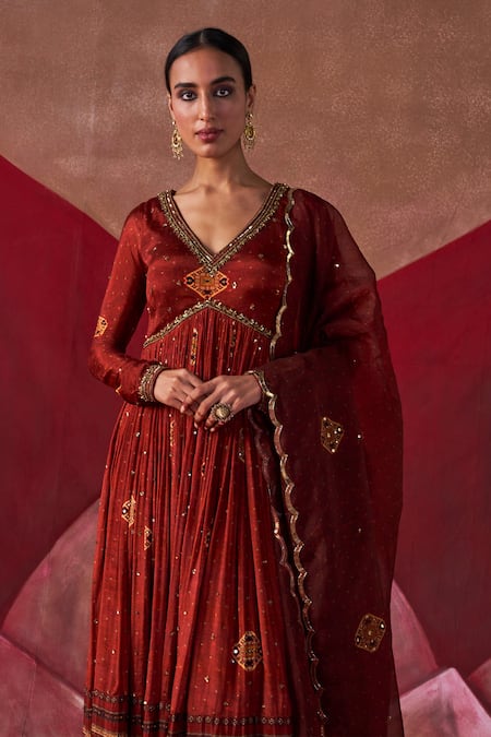 Shop Jigar Mali Maroon Organza, Chanderi Embroidery, Sequins V-neck Jamewar Printed Anarkali Set Shop_Jigar Mali_Maroon Organza, Chanderi Embroidery, Sequins V-neck Jamewar Printed Anarkali Set