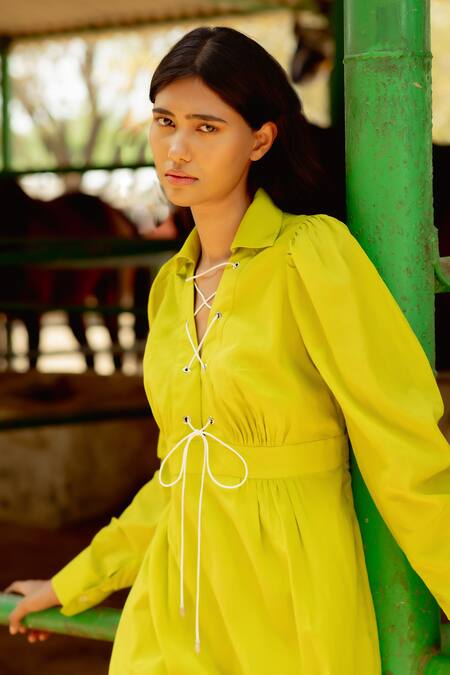 Raasa_Green Cotton Muslin Solid Collar Neck Lace Tie Up Midi Dress  _Online_at_Aza_Fashions