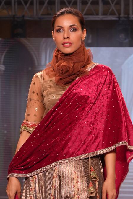 Buy Rina Dhaka Maroon Velvet Embroidery Zardozi Border Dupatta Online at Aza Fashions Buy_Rina Dhaka_Maroon Velvet Embroidery Zardozi Border Dupatta _Online_at_Aza_Fashions