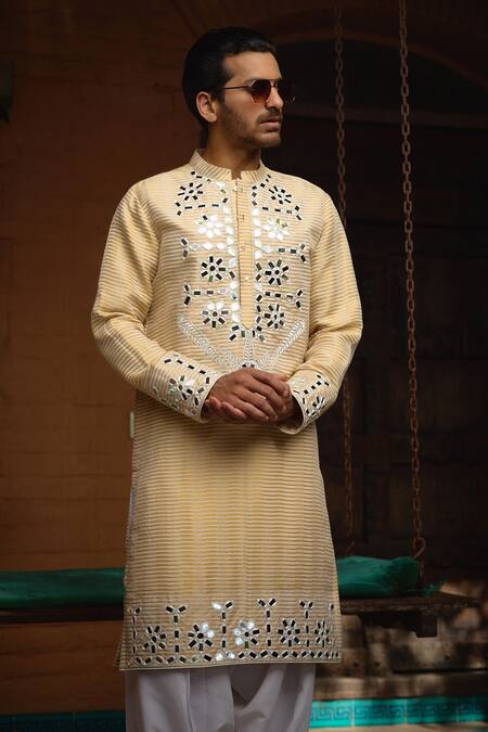 Ankit V Kapoor_Off White Silk, Chanderi, Cotton Mirrors Juna Mahal Work Kurta And Salwar Set _Online_at_Aza_Fashions