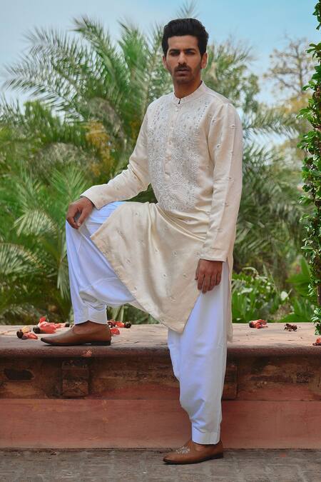 Shop Ankit V Kapoor Ivory Cotton, Viscose, Silk, Linen Roopangarh Paisley Thread Kurta And Salwar Set Online at Aza Fashions Shop_Ankit V Kapoor_Ivory Cotton, Viscose, Silk, Linen Roopangarh Paisley Thread Kurta And Salwar Set _Online_at_Aza_Fashions