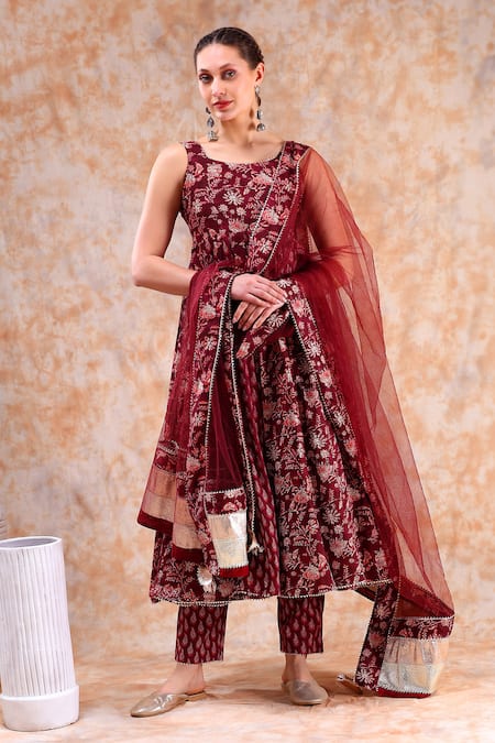 Buy_Pomcha Jaipur_Maroon Cotton, Organza Gota Patti, Embroidery Square Floral Print Anarkali Set 