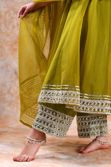 Buy_Pomcha Jaipur_Green Organza Gota Patti V-neck Lace Border Embellished Anarkali Set 