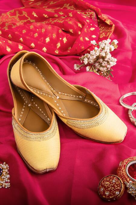 Yassio Yellow Faiza Thread Embroidered Juttis Online at Aza Fashions Yassio_Yellow Faiza Thread Embroidered Juttis _Online_at_Aza_Fashions