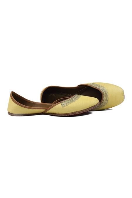 Buy Yassio Yellow Faiza Thread Embroidered Juttis Online at Aza Fashions Buy_Yassio_Yellow Faiza Thread Embroidered Juttis _Online_at_Aza_Fashions