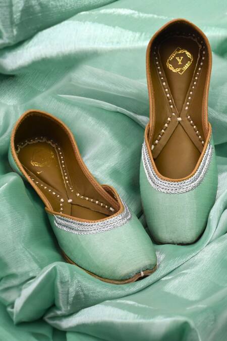 Yassio Truffle Embroidered Juttis 