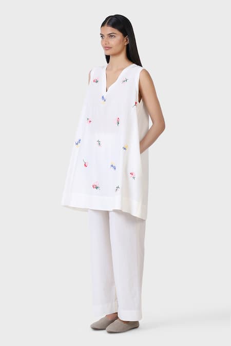 Buy_Laite_White Cotton, Silk Embroidery V-neck Floral Tunic And Pant Set _Online_at_Aza_Fashions