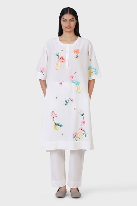 LAITE Pear Garden Floral Embroidered Kurta With Pant 