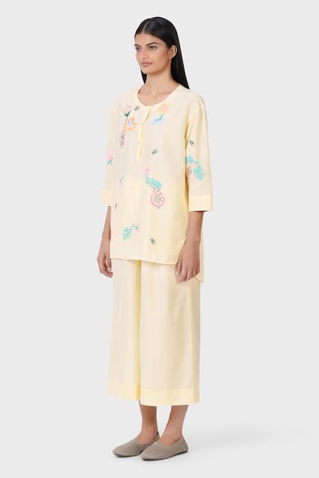 Buy_Laite_Beige Silk, Cotton Embroidery Round Neck Thread Kurta Set _Online_at_Aza_Fashions