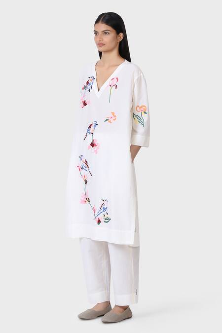 Buy_Laite_White Silk, Cotton Embroidery V-neck Robin Garden Kurta With Pant _Online_at_Aza_Fashions