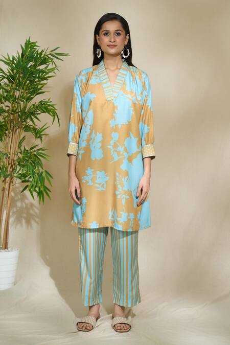The Home Affair Yellow Cotton V-neck Foliage Print Kurta With Pant Online at Aza Fashions The Home Affair_Yellow Cotton V-neck Foliage Print Kurta With Pant _Online_at_Aza_Fashions
