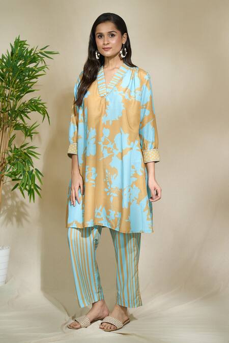 Buy The Home Affair Yellow Cotton V-neck Foliage Print Kurta With Pant Online at Aza Fashions Buy_The Home Affair_Yellow Cotton V-neck Foliage Print Kurta With Pant _Online_at_Aza_Fashions