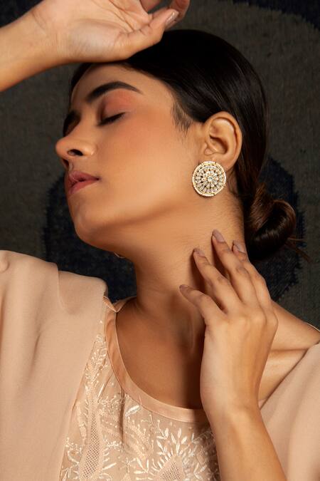 Buy_Neeta Boochra_Gold Plated Pearls, Diamonds Kundan And Embellished Studs 