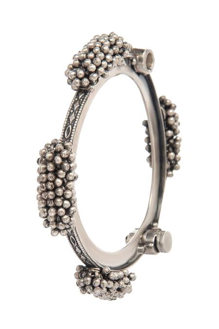 Buy_Neeta Boochra_Silver Plated Gota Patti Tribal Ghungroo Rhapsody Statement Bangle 