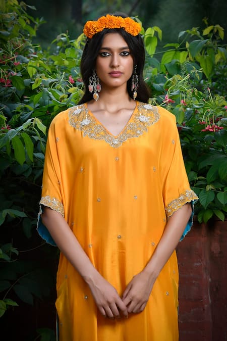Buy_Mint Blush_Yellow Organza, Silk Sequins, Beads V-neck Floral Embroidered Kurta Salwar Set _Online_at_Aza_Fashions