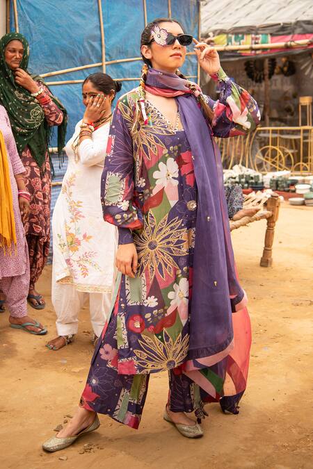 Soniya G_Purple Silk, Cotton Embroidery, Beads V-neck Printed Kurta Pant Set _at_Aza_Fashions