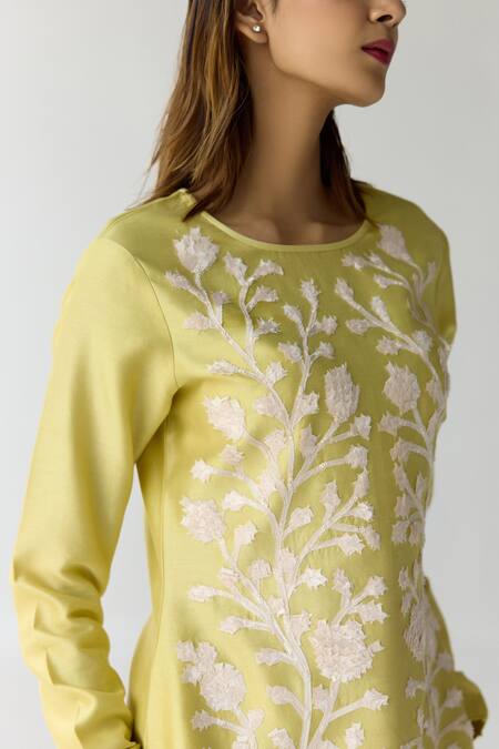 Buy_Shyam Narayan Prasad_Yellow Chanderi Embroidery, Sequins Round Neck Floral Hand Kurta Set 