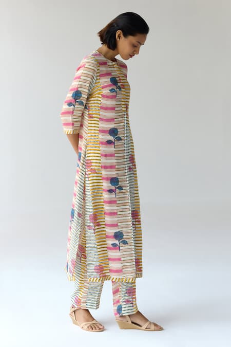 Shyam Narayan Prasad Multi Color Georgette Round Neck Hand Bock Print Kurta And Trouser Co-ord Set at Aza Fashions Shyam Narayan Prasad_Multi Color Georgette Round Neck Hand Bock Print Kurta And Trouser Co-ord Set _at_Aza_Fashions