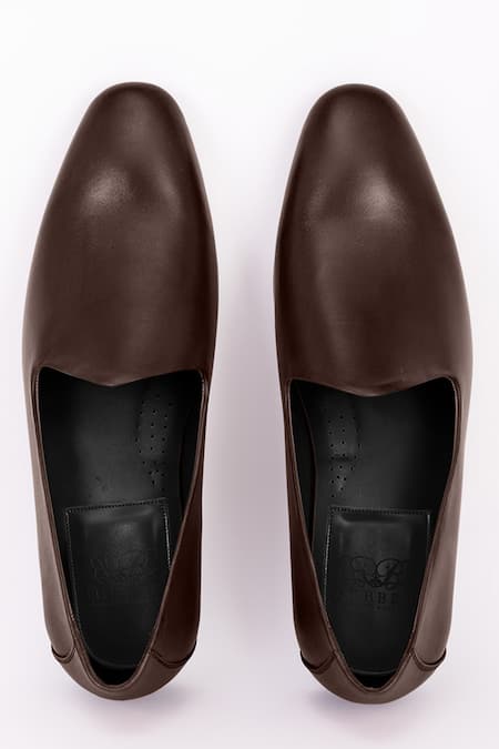 Shop Bubber Couture Brown Blaze Solid Pointed-toe Mojdi at Aza Fashions Shop_Bubber Couture_Brown Blaze Solid Pointed-toe Mojdi _at_Aza_Fashions