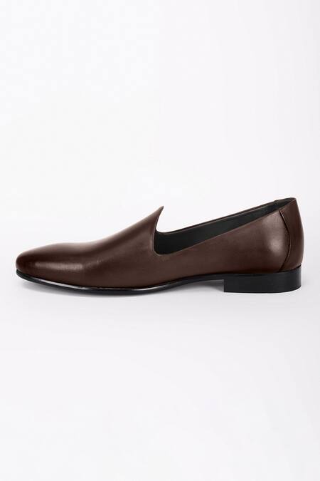 Bubber Couture Brown Blaze Solid Pointed-toe Mojdi Online at Aza Fashions Bubber Couture_Brown Blaze Solid Pointed-toe Mojdi _Online_at_Aza_Fashions