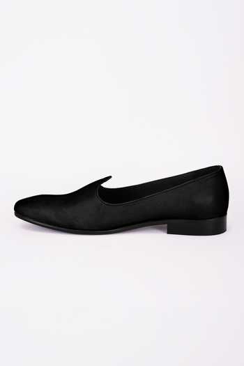 Bubber Couture_Black Cole Solid Pointed-toe Mojdi _Online_at_Aza_Fashions