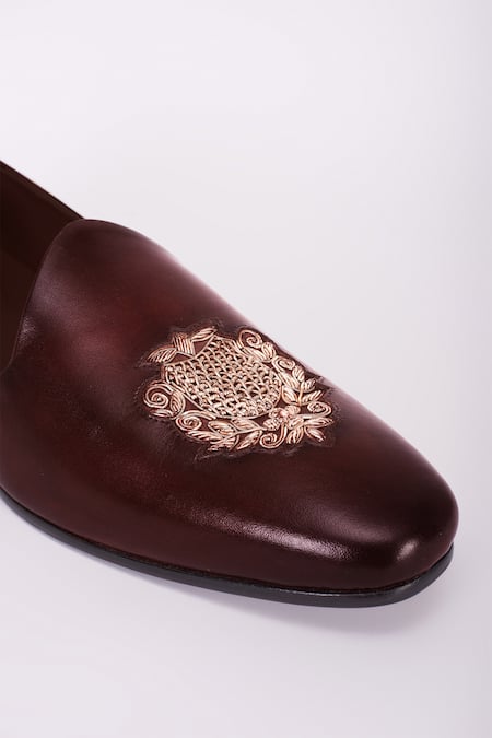 Buy_Bubber Couture_Red Embroidery Grant Pointed-toe Mojdi _Online_at_Aza_Fashions