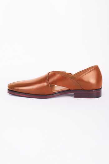 Bubber Couture_Brown Hunter Solid Pointed-toe Peshwari Sandal _Online_at_Aza_Fashions