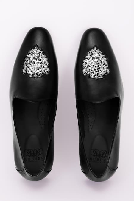 Shop Bubber Couture Black Embroidery Nash Pointed-toe Mojdi at Aza Fashions Shop_Bubber Couture_Black Embroidery Nash Pointed-toe Mojdi _at_Aza_Fashions