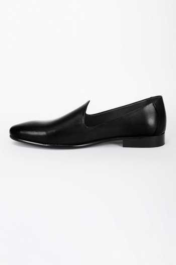 Bubber Couture_Black Nexus Solid Pointed-toe Mojdi _Online_at_Aza_Fashions
