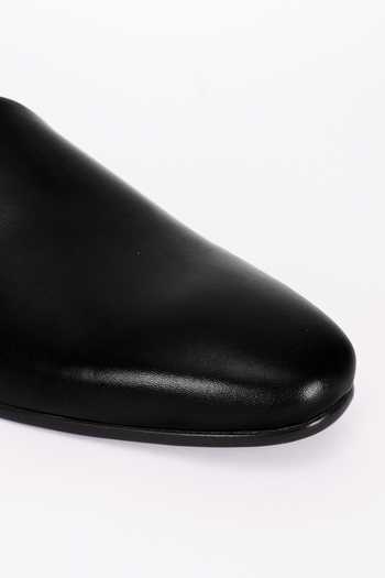 Buy_Bubber Couture_Black Nexus Solid Pointed-toe Mojdi _Online_at_Aza_Fashions
