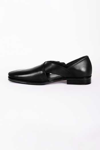 Bubber Couture_Black Orion Solid Pointed-toe Peshwari Sandal _Online_at_Aza_Fashions