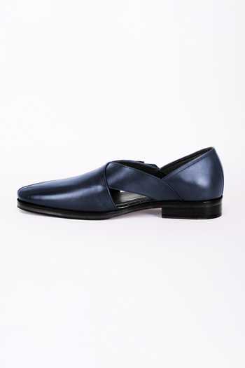 Bubber Couture_Blue Parker Solid Pointed-toe Peshwari Sandal _Online_at_Aza_Fashions