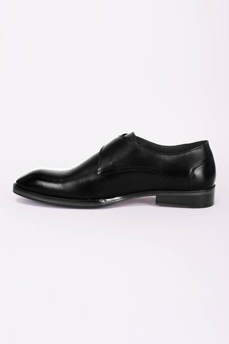 Bubber Couture_Black Preston Solid Pointed-toe Shoes _Online_at_Aza_Fashions