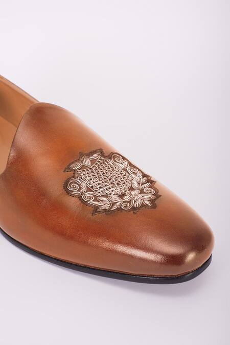 Buy_Bubber Couture_Brown Tanner Embroidered Pointed-toe Mojdi _Online_at_Aza_Fashions
