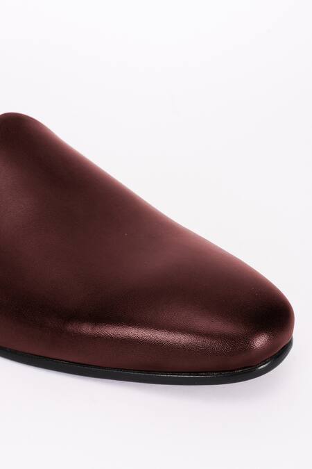 Buy_Bubber Couture_Red Zane Solid Pointed-toe Mojdi _Online_at_Aza_Fashions