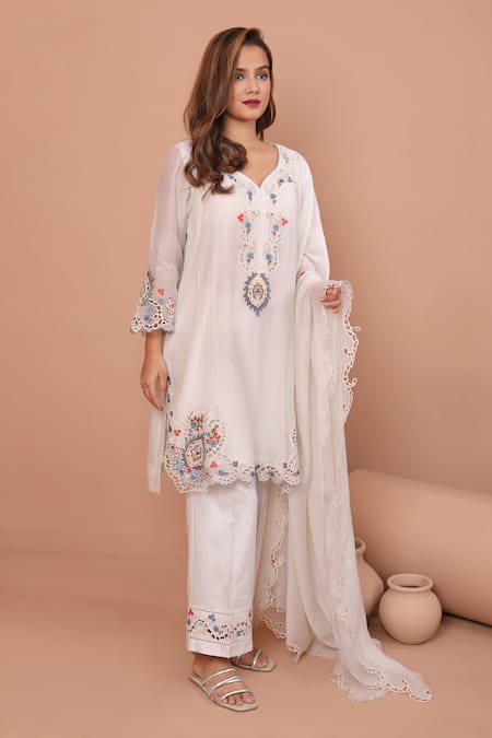 Shetab Kazmi Ivory Mul Chanderi Embroidered Cutwork V-neck Floral Kurta Culottes Set 