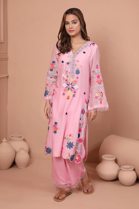 Shop Shetab Kazmi Pink Chanderi, Cotton Embroidery, Patchwork V-neck Floral Kurta Culottes Set Online at Aza Fashions Shop_Shetab Kazmi_Pink Chanderi, Cotton Embroidery, Patchwork V-neck Floral Kurta Culottes Set _Online_at_Aza_Fashions